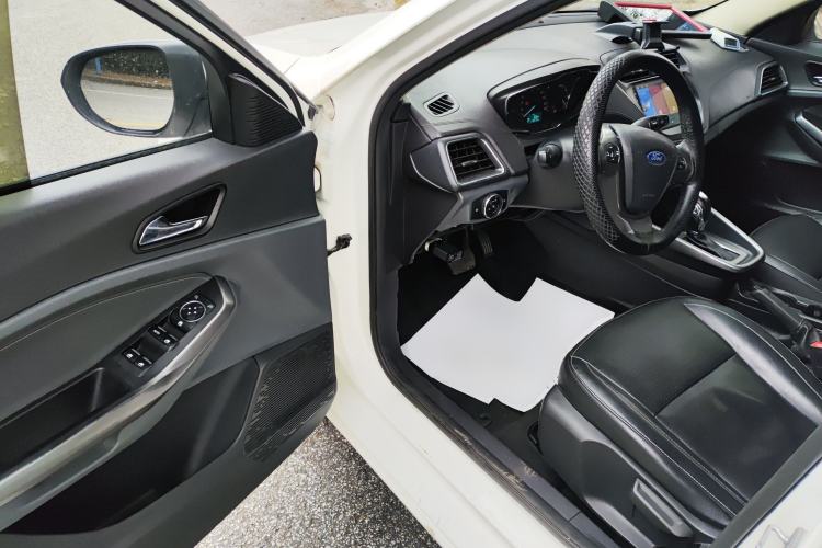 Used Ford Escort 2015 1.5L Automatic Fashion Model