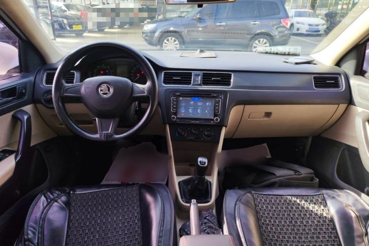 Used Skoda Rapid 2015 1.6L Manual Smart Selection Model
