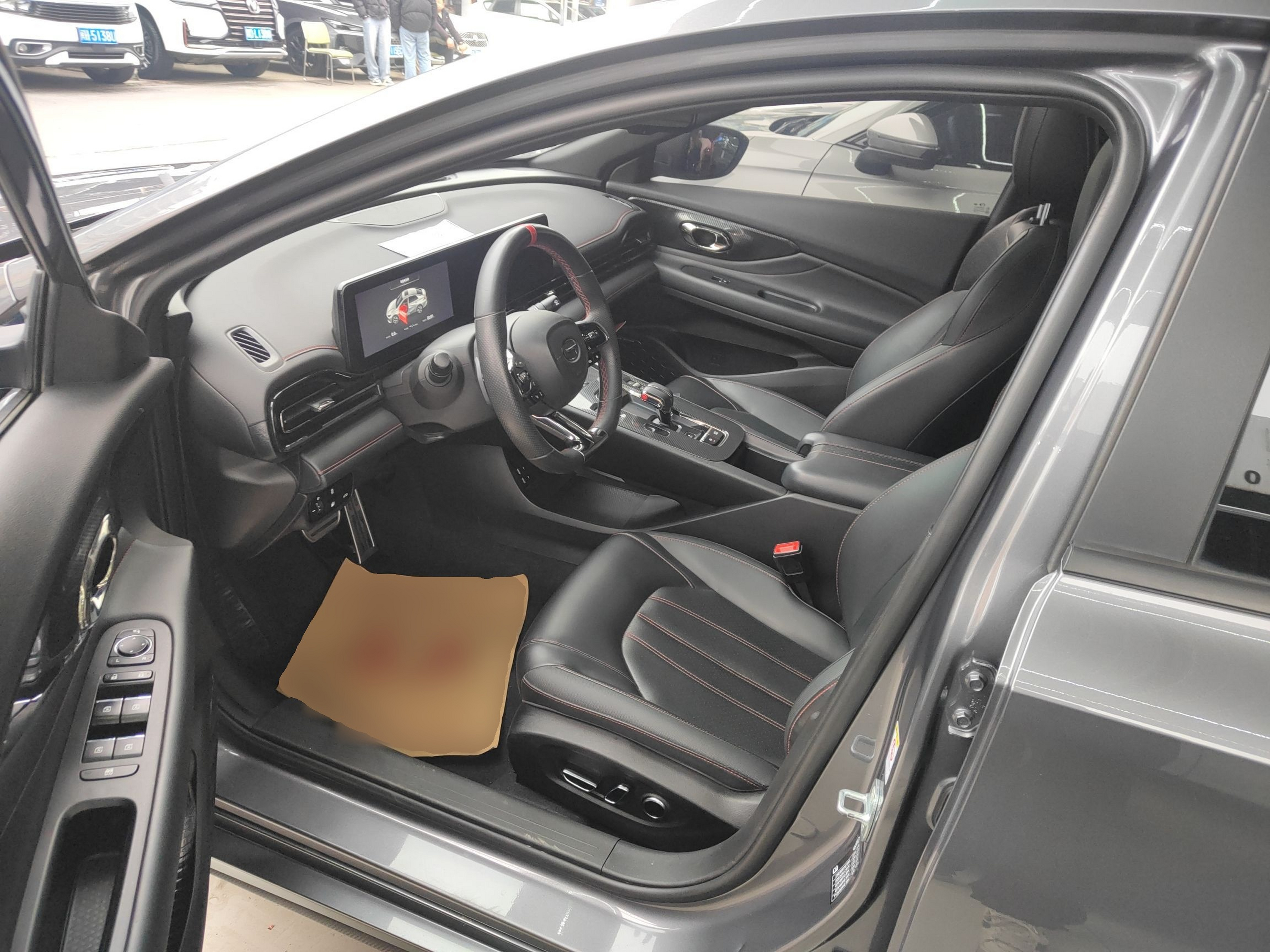 Переднее сиденье в автомобиле