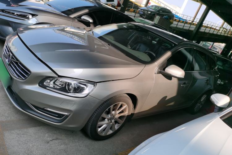 Used Volvo V60 2015 T5 Zhiyi Edition
