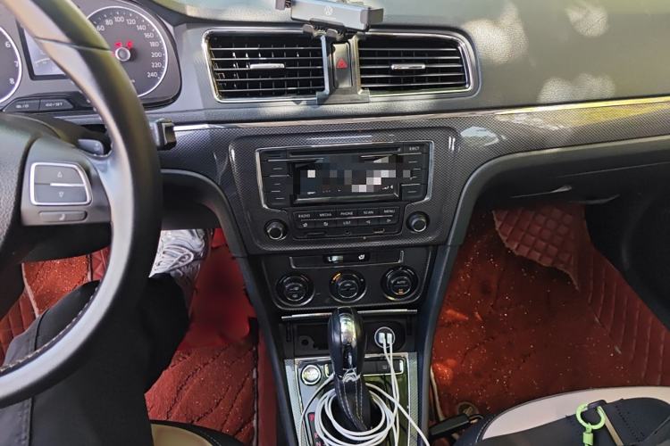 Used Volkswagen Cross Lavida 2014 1.6L Automatic
