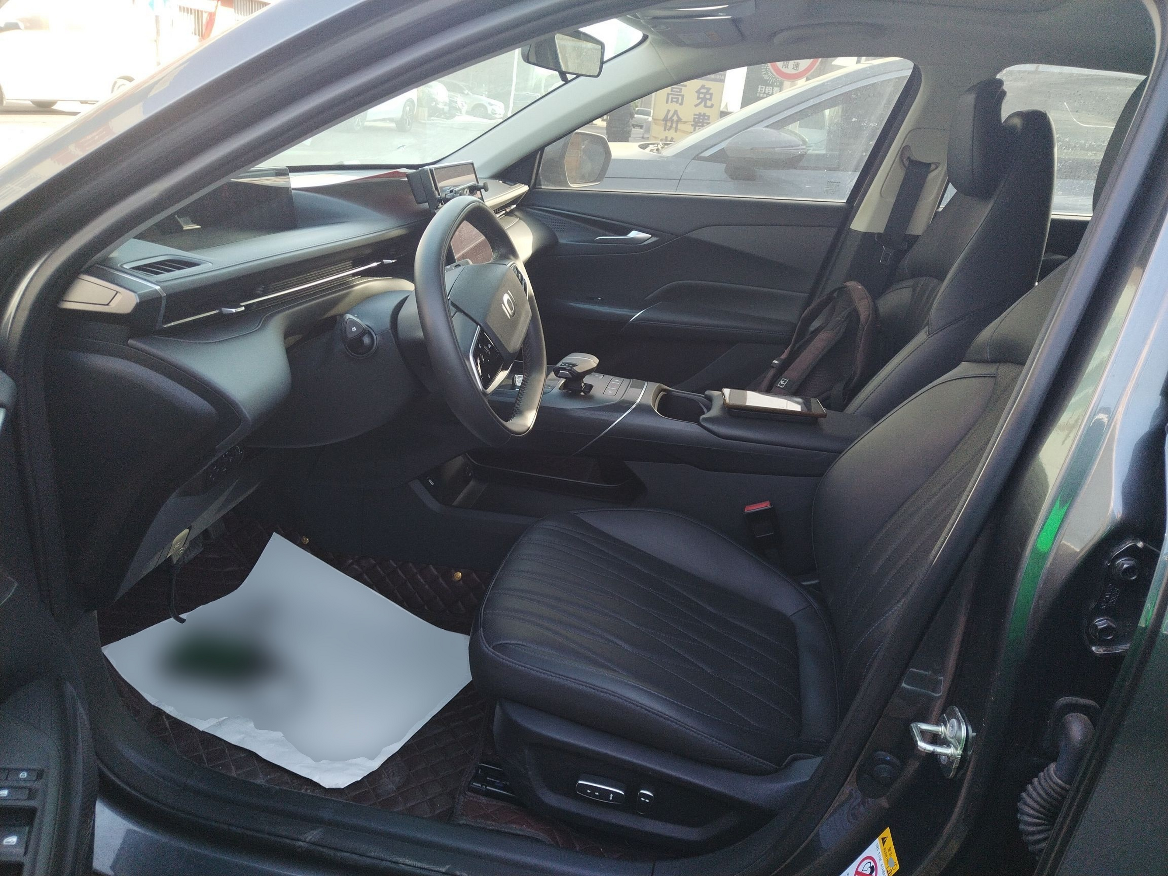 Переднее сиденье в автомобиле