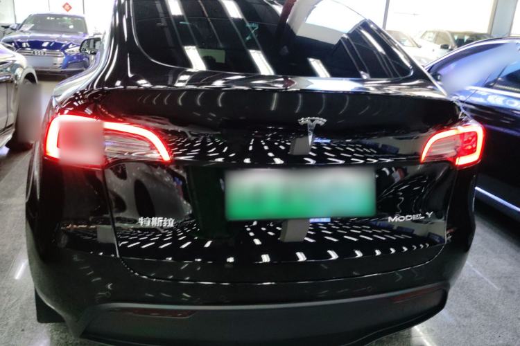 Used Tesla Model Y 2023 Long-Range All-Wheel-Drive Version
