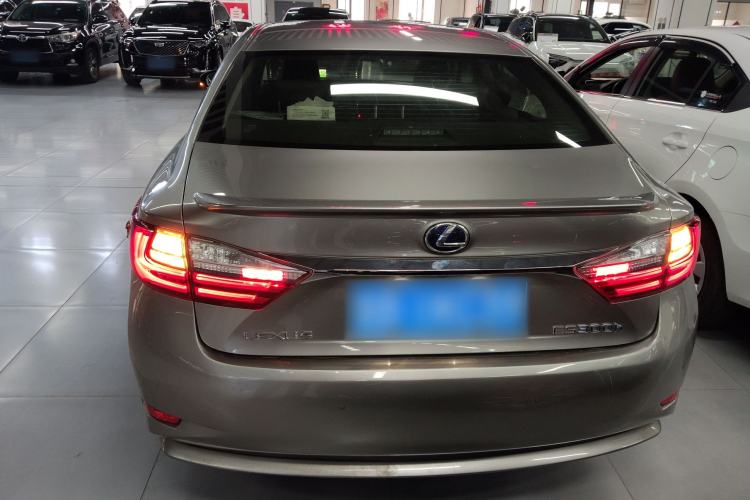 Used Lexus ES 2015 300h Comfort Edition
