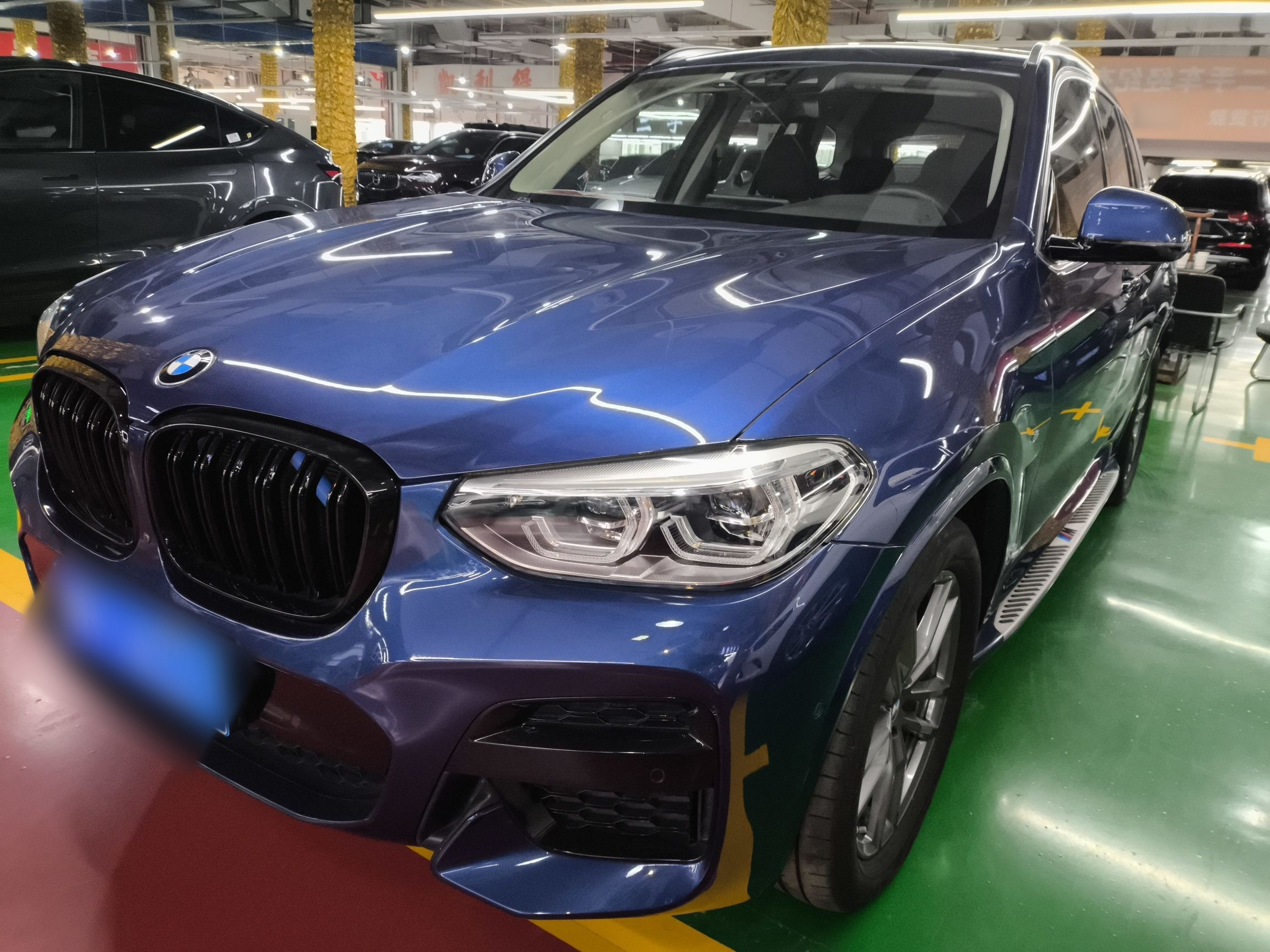 Под передней частью автомобиля