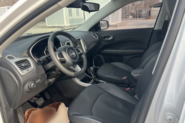 Used  Compass 2017 200T Automatic Family Edition
