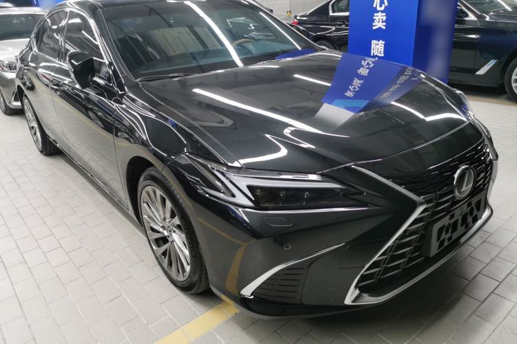 Used Lexus ES 2025 300h Deluxe Edition
