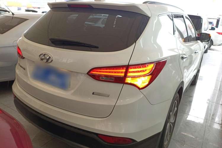 Used Hyundai Santa Fe Classic 2013 3.0L 4x4 Premium Edition 7-Seater Euro IV
