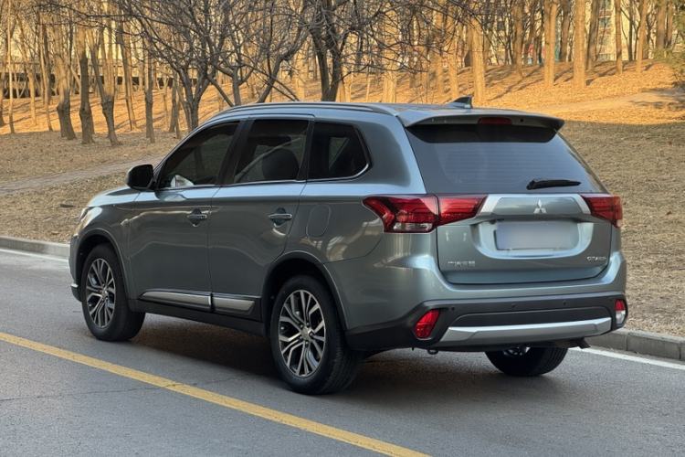 Used Mitsubishi Outlander 2018 2.0L Two-Wheel Drive Glory Edition 5 Seats
