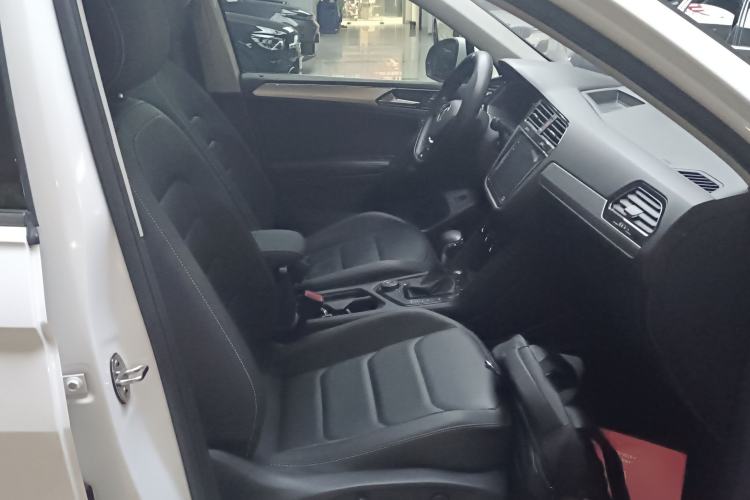 Used Volkswagen Tiguan L 2019 380TSI Automatic All-Wheel Drive Luxury Edition with 7 Seats China VI Standard
