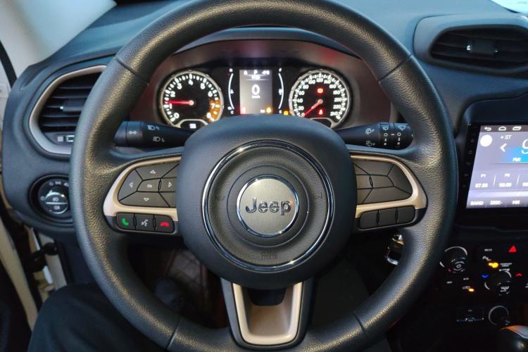 Used  Renegade 2018 Connected Large Screen Version 180T Automatic Kinetic Edition+
