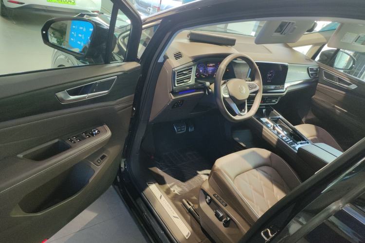 Used Volkswagen Viloran 2024 380TSI Premium Edition
