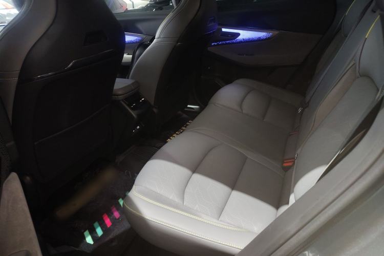 Used Lynk & Co 08 EM-P 2025 220 km All-Wheel-Drive Performance Halo