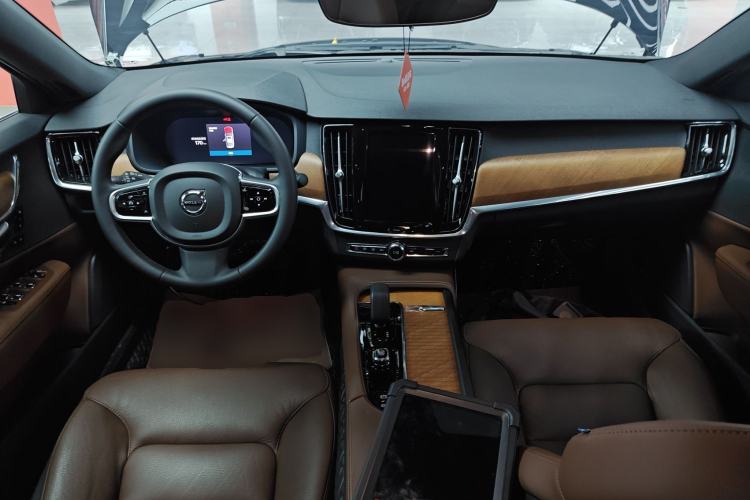 Used Volvo S90 2024 B5 Zhiyi Luxury Edition
