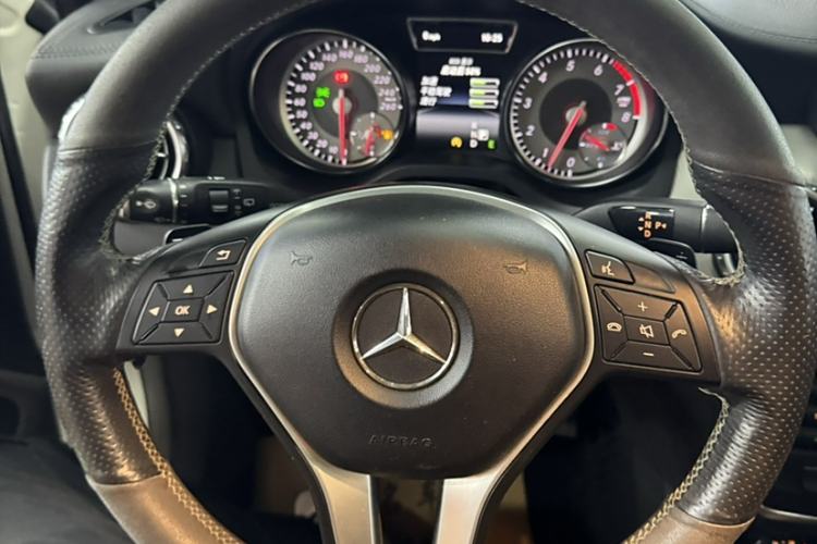 Used Mercedes-Benz GLA 2015 GLA 200 Fashion Model
