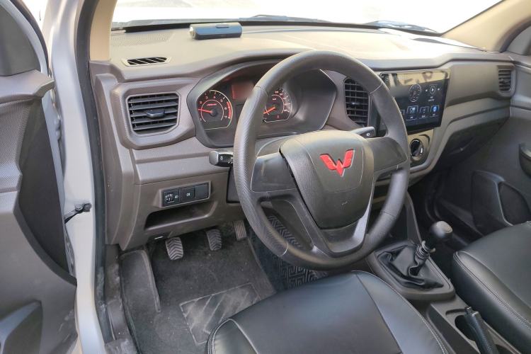 Used Wuling Hongguang V 2022 1.5L Jingqu Edition Enclosed-Window Vehicle with Electric Power Steering LAR
