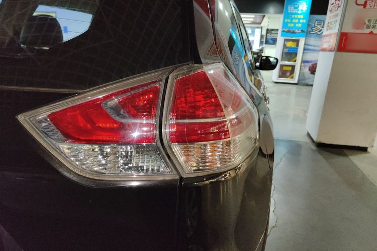 Used Nissan X-Trail 2014 2.5L CVT Leading Edition 4WD
