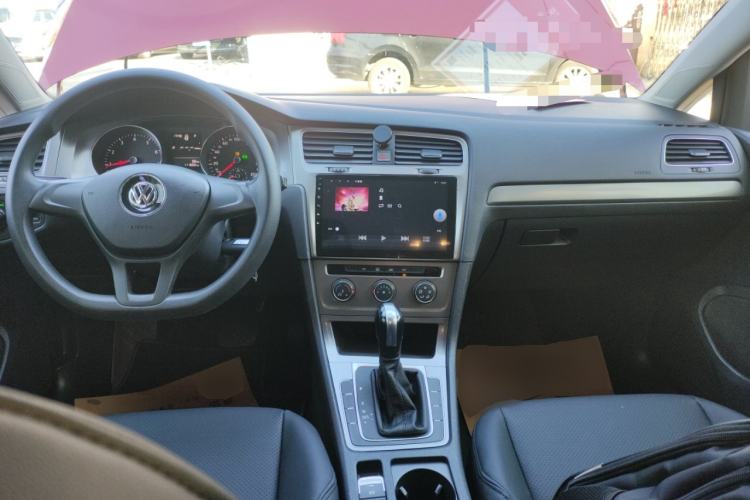 Used Volkswagen Golf 2015 1.6L Automatic Fashion Model
