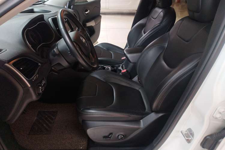 Used  Cherokee 2019 2.0T Two-Wheel Drive Smart Enjoyment Version China VI
