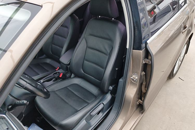 Used Volkswagen Sagitar 2014 Revised Version 1.6L Automatic Comfort Edition
