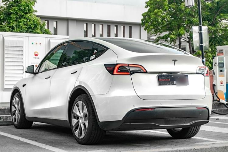 Used Tesla Model Y 2021 Long-Range All-Wheel-Drive Version 3D7
