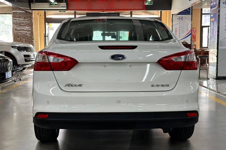 Used Ford Focus 2012 Sedan 1.6L Automatic Fashion Edition
