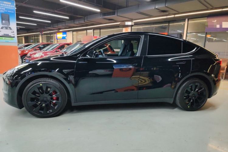 Used Tesla Model Y 2023 Long-Range All-Wheel-Drive Version
