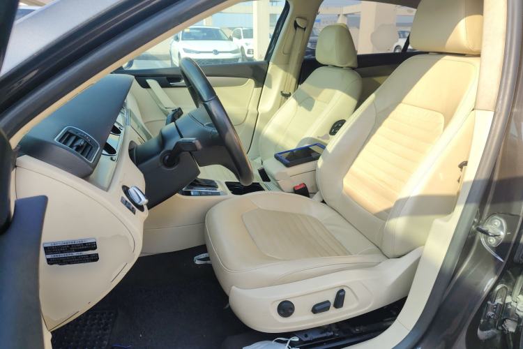 Used Volkswagen Magotan 2013 1.8TSI Premier Model
