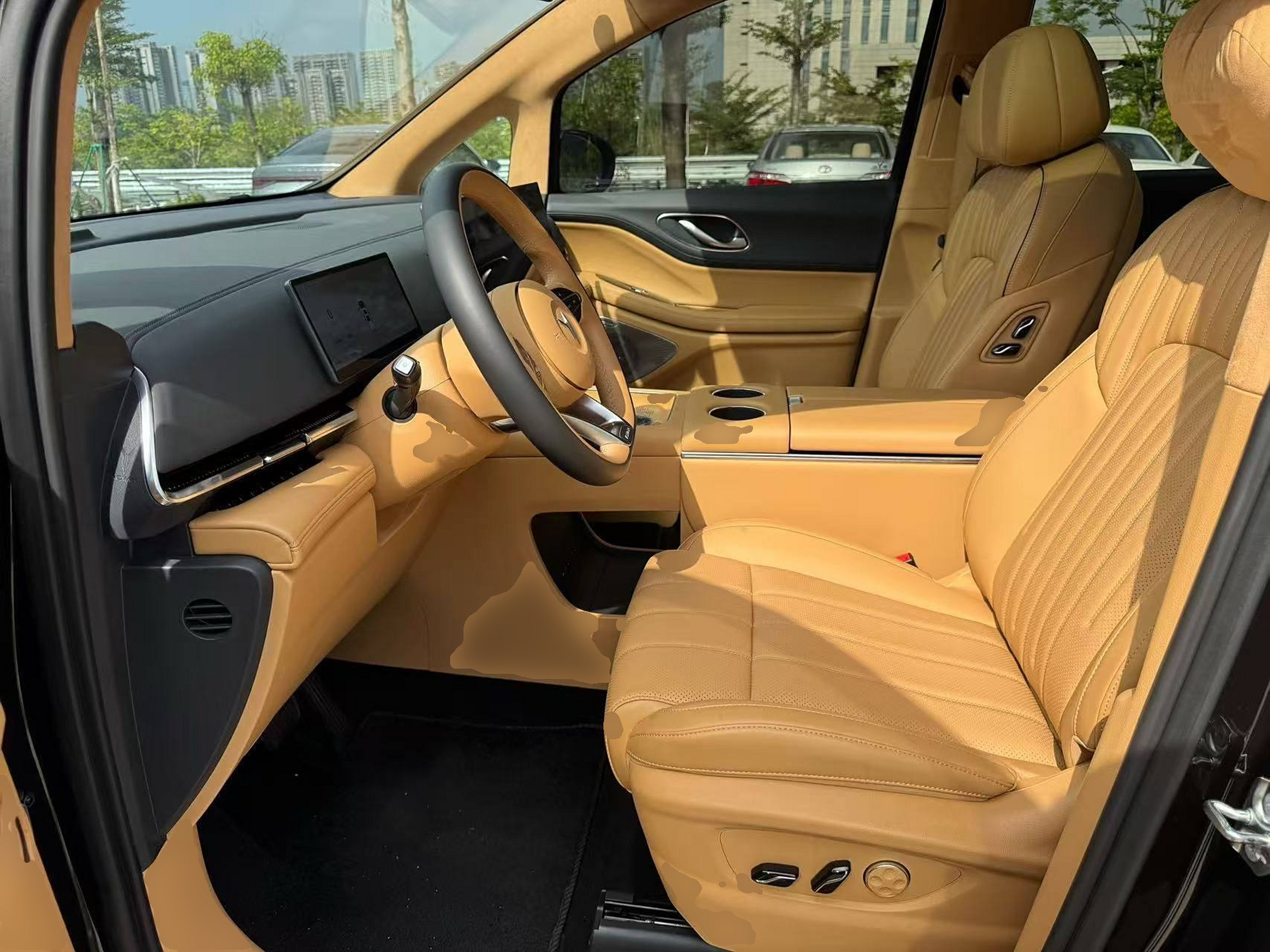 Переднее сиденье в автомобиле