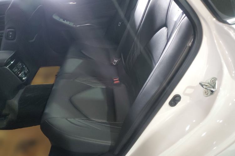 Used Toyota Avalon 2019 Dual-Engine 2.5L XLE Prestige Version China VI Standard
