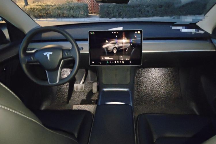 Used Tesla Model Y 2022 Long-Range All-Wheel-Drive Version