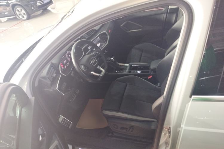 Used Audi Q3 2022 40 TFSI Fashion Dynamic Model
