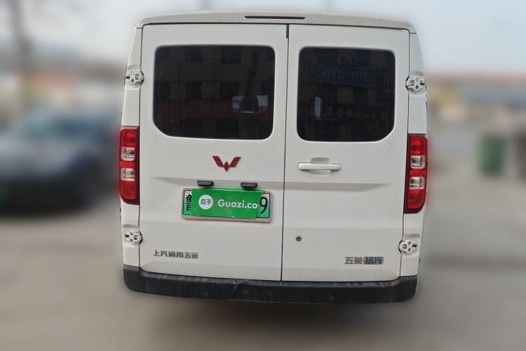 Used Wuling Yangguang 2024 300KM Comfort Version Passenger Van 75kW
