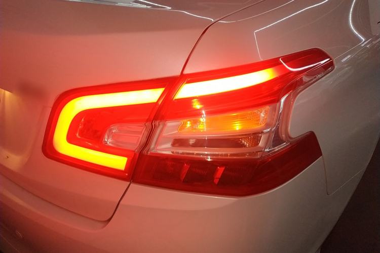 Used Peugeot 408 2018 Revised Version 1.8L Manual Leading Edition
