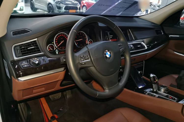 Used BMW 5 Series GT 2015 528i Leading Model
