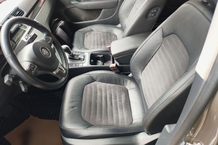 Used Volkswagen Magotan 2015 Facelift 1.8TSI Luxury Model
