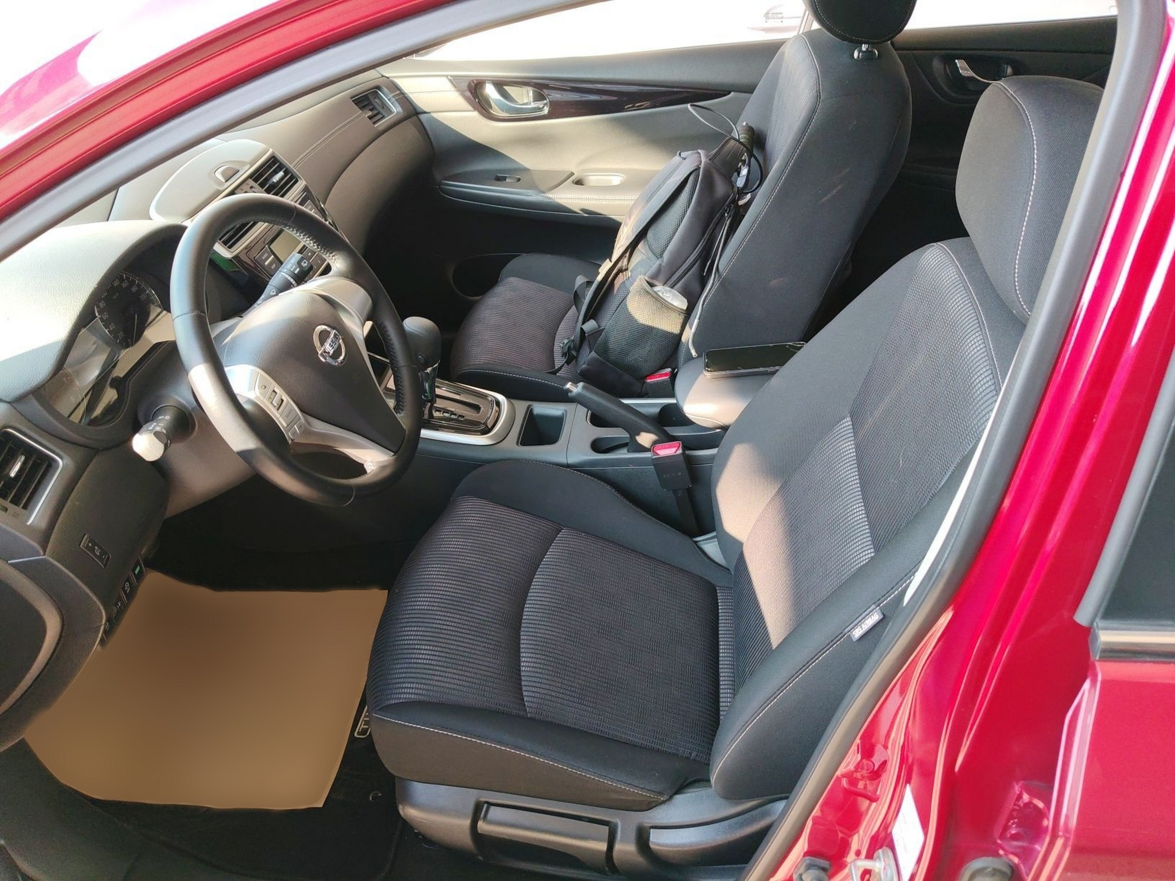 Переднее сиденье в автомобиле