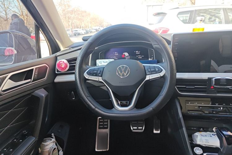 Used Volkswagen Tiguan L 2024 Outstanding Model 330TSI Automatic Two-Wheel Drive R-Line Dragon Glory Edition
