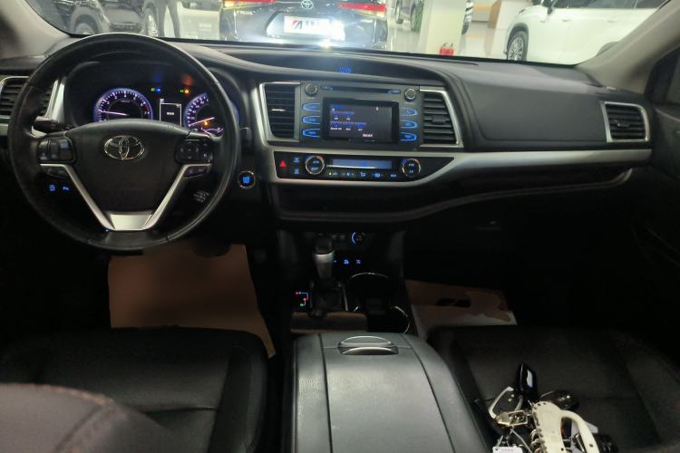 Used Toyota Highlander 2018 2.0T Four-Wheel Drive Luxury Edition 7 Seats China V Emission Standard
