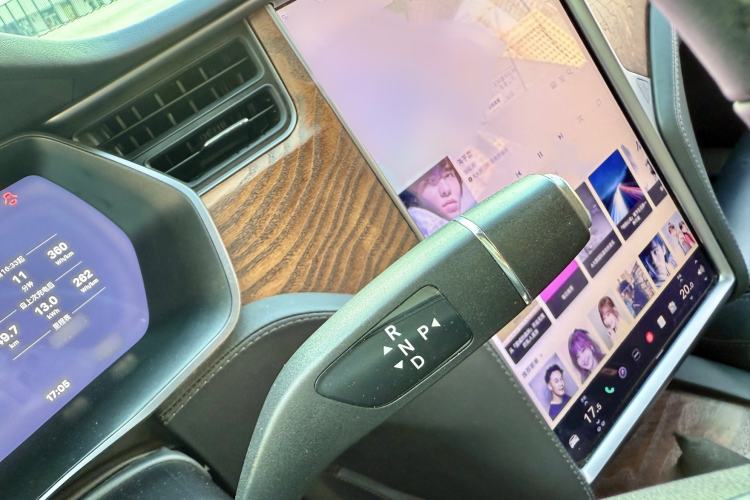 Used Tesla Model S 2019 Long-Range Version
