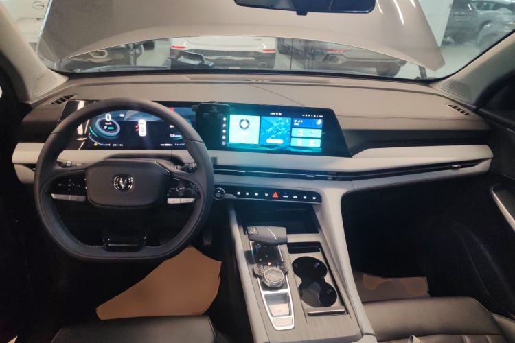 Used Changan CS75 PLUS 2024 3rd Generation Champion Edition 1.5T Intelligent Drive Dynamic Model
