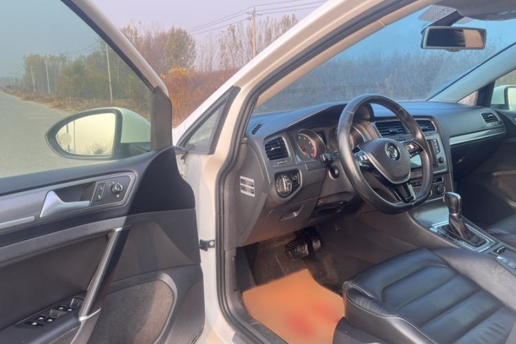 Used Volkswagen Golf 2016 230TSI Automatic Luxury Version
