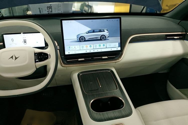 Used  eπ008 2024 636Max All-Electric Version 6 Seats