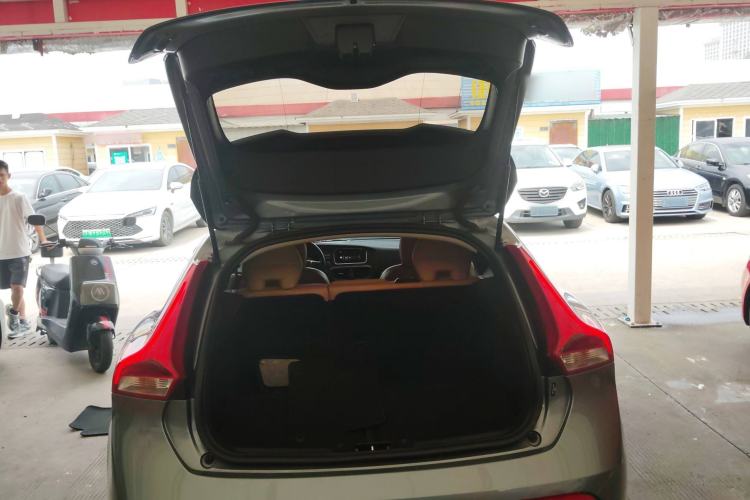 Used Volvo V40 2017 T3 Zhiyi Edition
