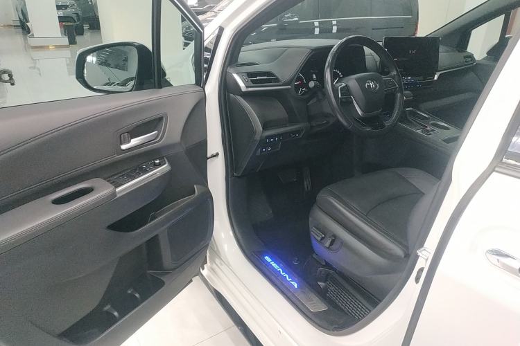 Used Toyota Sienna 2021 2.5L Hybrid Premium Edition
