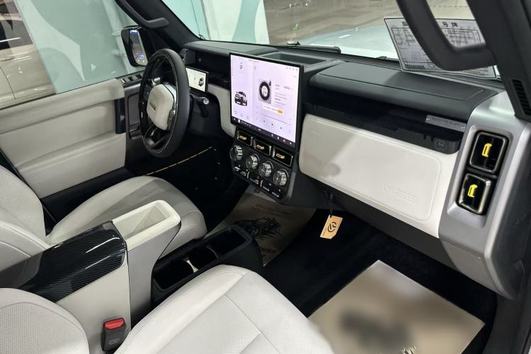 Used  V23 2025 401 Two-Wheel Drive Intelligent Driving Version
