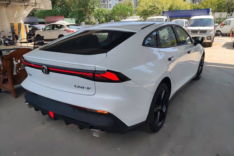 Used Changan UNI-V 2024 1.5T High-Energy Version
