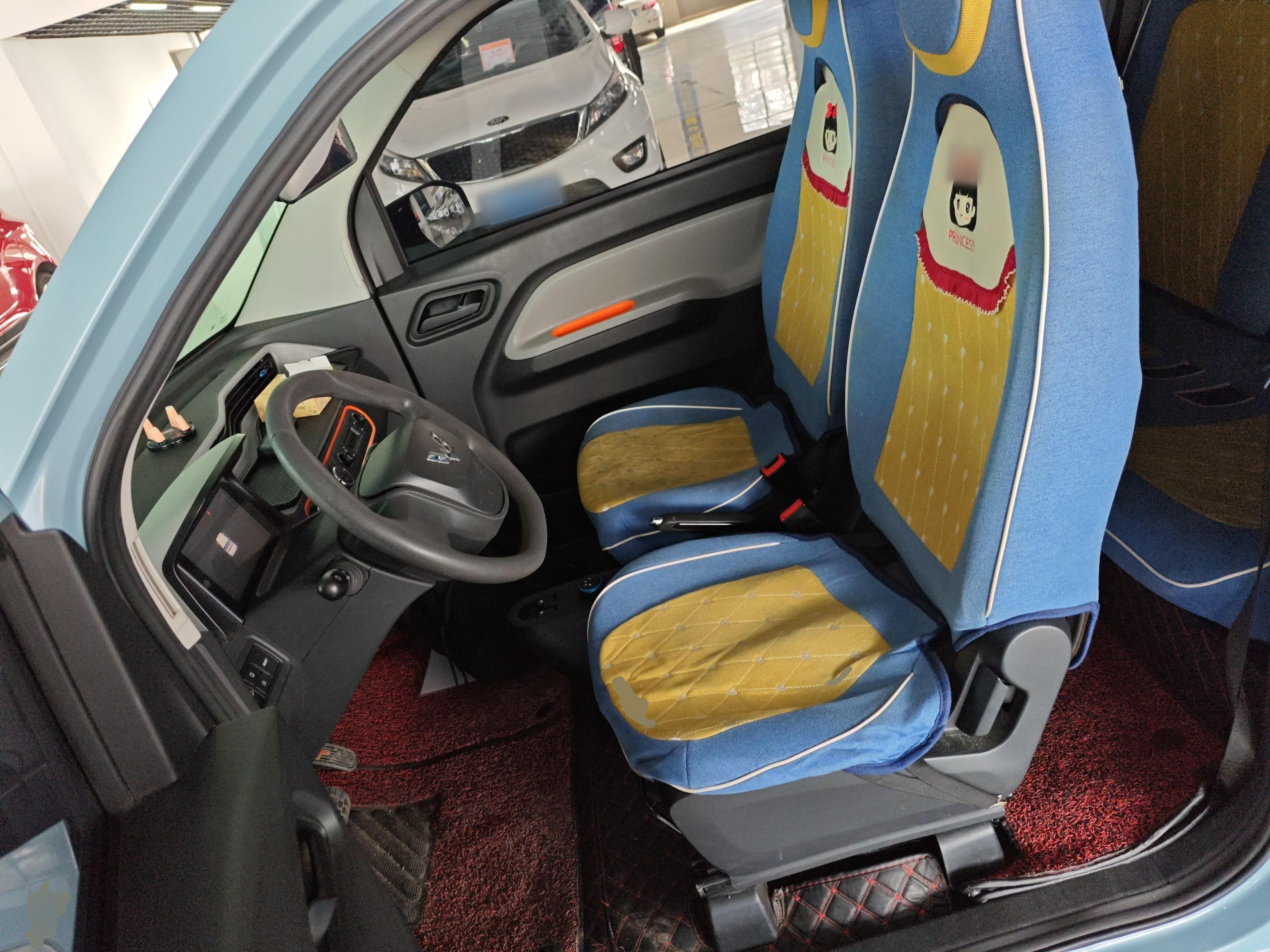 المقاعد الأمامية داخل السيارة