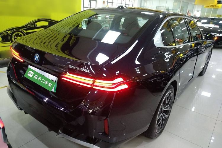 Used BMW i5 2024 eDrive 35L Luxury Model with M Sport Package