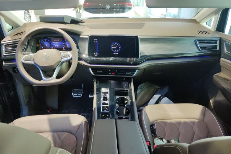 Used Volkswagen Viloran 2024 380TSI Premium Edition
